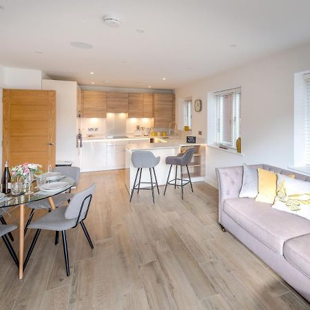 Pass The Keys 1 Bed Albury Contemporary Apartment With Secure Parking Шрусбъри Екстериор снимка