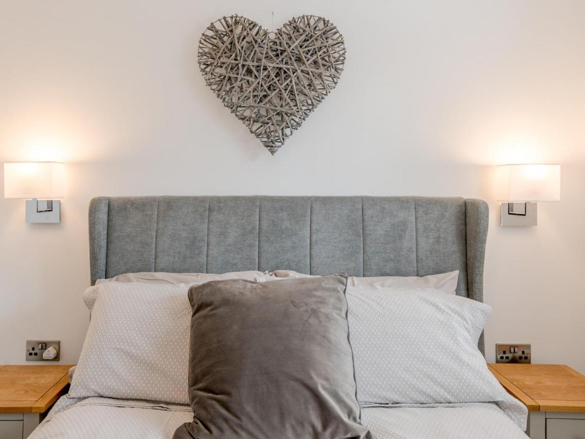 Pass The Keys 1 Bed Albury Contemporary Apartment With Secure Parking Шрусбъри Екстериор снимка