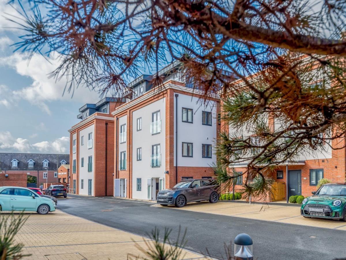 Pass The Keys 1 Bed Albury Contemporary Apartment With Secure Parking Шрусбъри Екстериор снимка