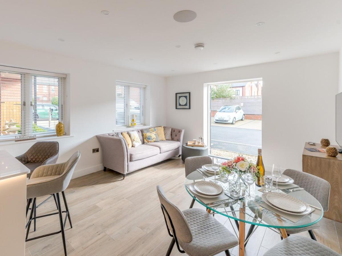 Pass The Keys 1 Bed Albury Contemporary Apartment With Secure Parking Шрусбъри Екстериор снимка