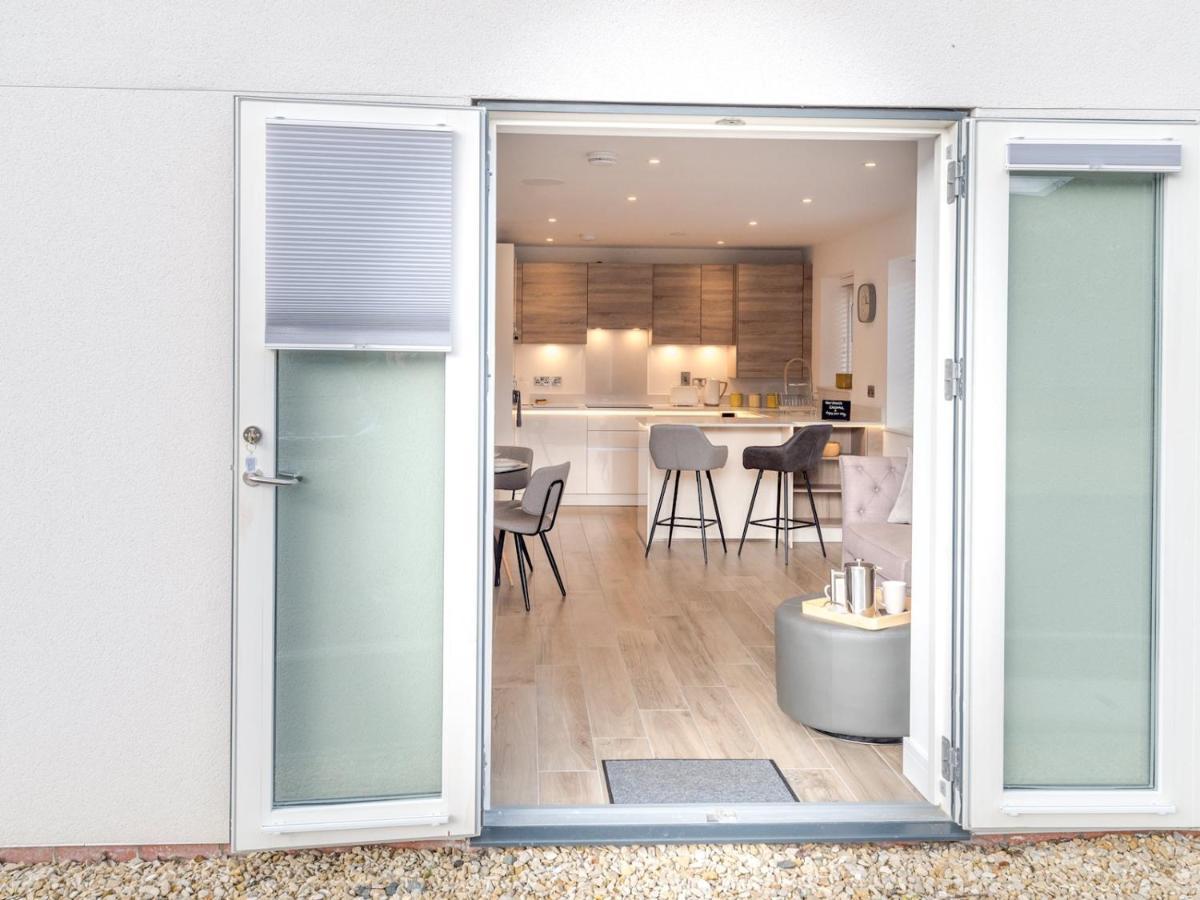 Pass The Keys 1 Bed Albury Contemporary Apartment With Secure Parking Шрусбъри Екстериор снимка