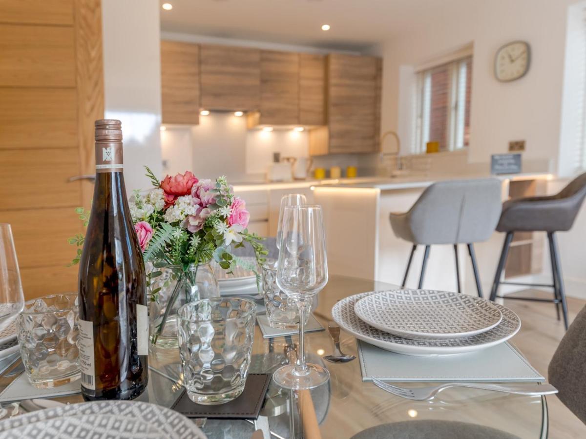 Pass The Keys 1 Bed Albury Contemporary Apartment With Secure Parking Шрусбъри Екстериор снимка